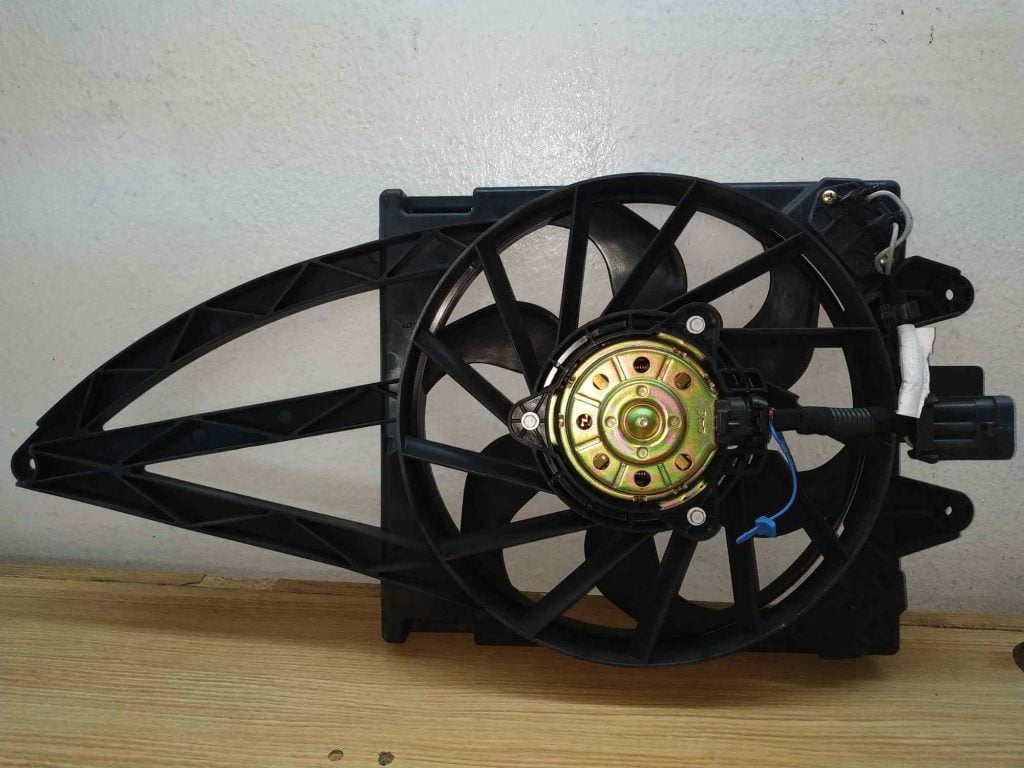 Electroventilador del motor (VALEO) con soporte Fiat Panda II(169)