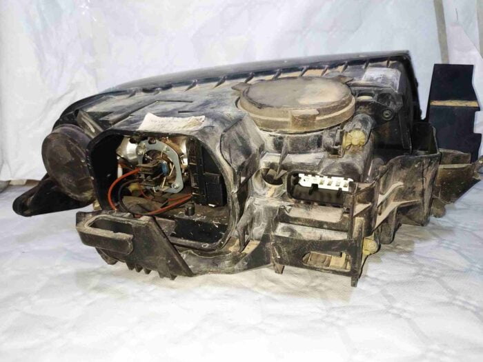 Faro delantero izquierdo Volkswagen Touareg R5 2003