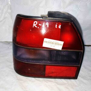 Piloto trasero izquierdo Renault 19 con portalámparas