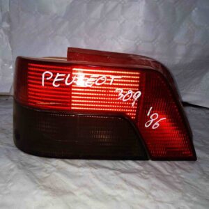 Piloto trasero izquierdo Peugeot 309 1986 con portalámparas