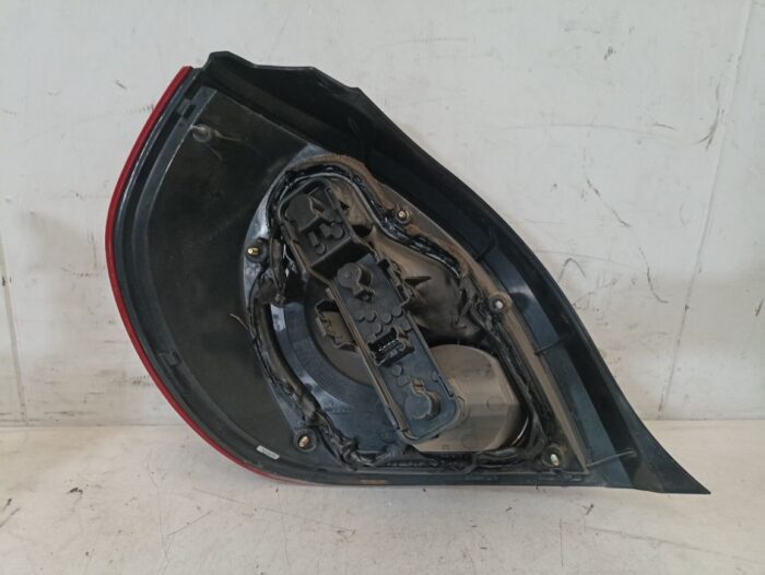 Piloto trasero derecho Nissan Almera 2004 Restiling con portalámparas