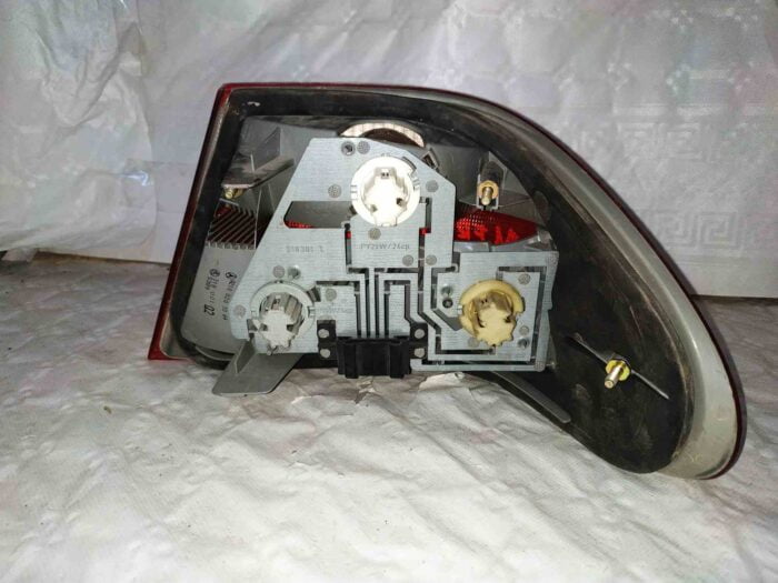 Piloto trasero izquierdo Mercedes Benz Clase E (W210) 2000 con portalámparas