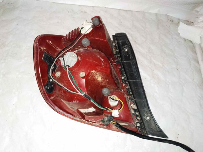 Piloto trasero derecho Hyundai Accent 2003con portalámparas