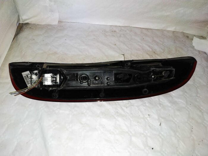 Piloto trasero izquierdo Opel Corsa C 2000 con portalámparas