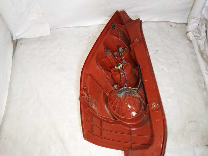 Piloto trasero derecho Mazda 5 2007 con portalámparas