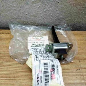 Tope puerta trasera izquierda Mitsubishi Montero