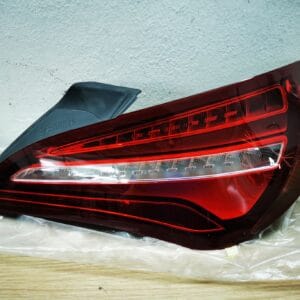 Piloto trasero derecho Mercedes Benz CLA W117 nuevo