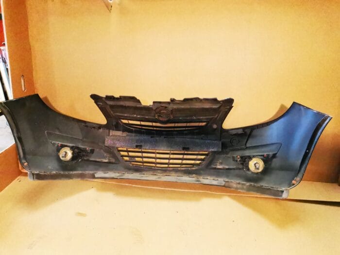 Paragolpes delantero Opel Corsa IV con rejilla y antinieblas