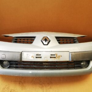 Paragolpes delantero Renault Megane II con rejilla, antinieblas y emblema