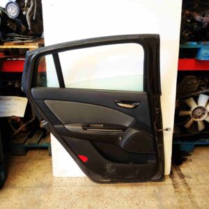 Puerta trasera izquierda Fiat Bravo marrón grisaceo