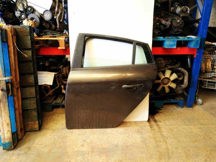 Puerta trasera izquierda Fiat Bravo marrón grisaceo
