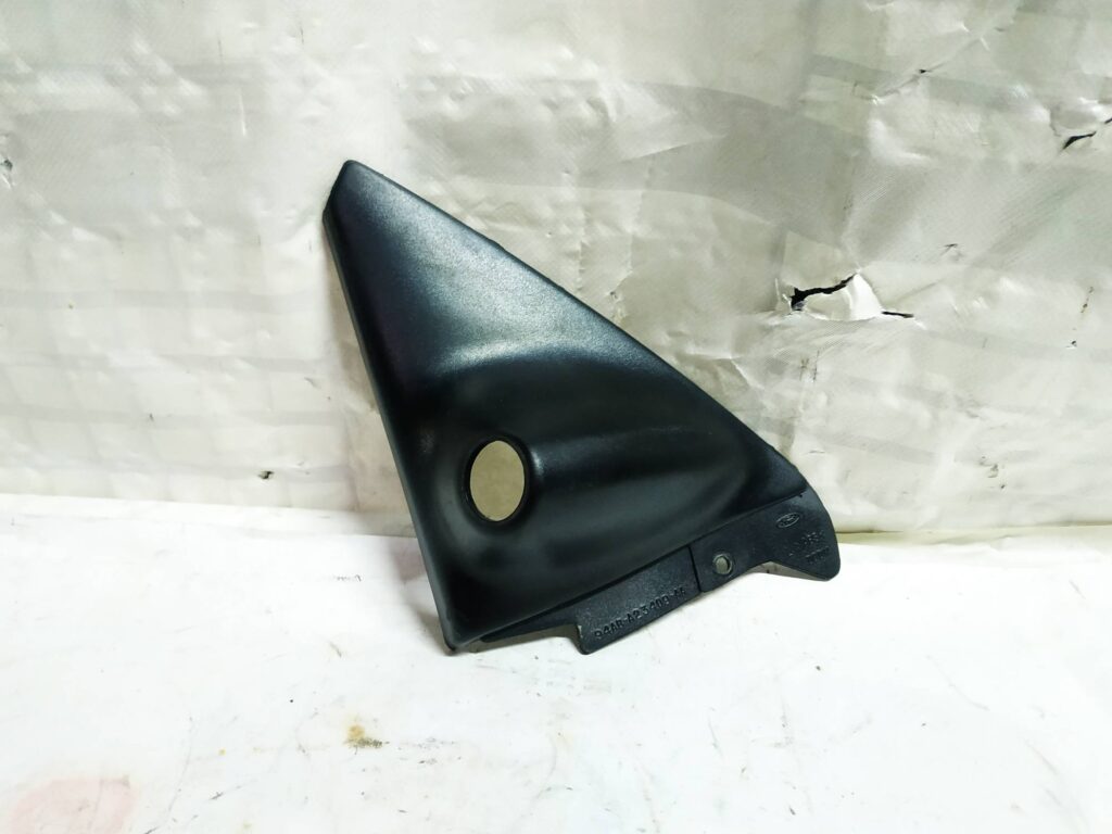 Embellecedor interior retrovisor izquierdo Ford Escort MK-VI