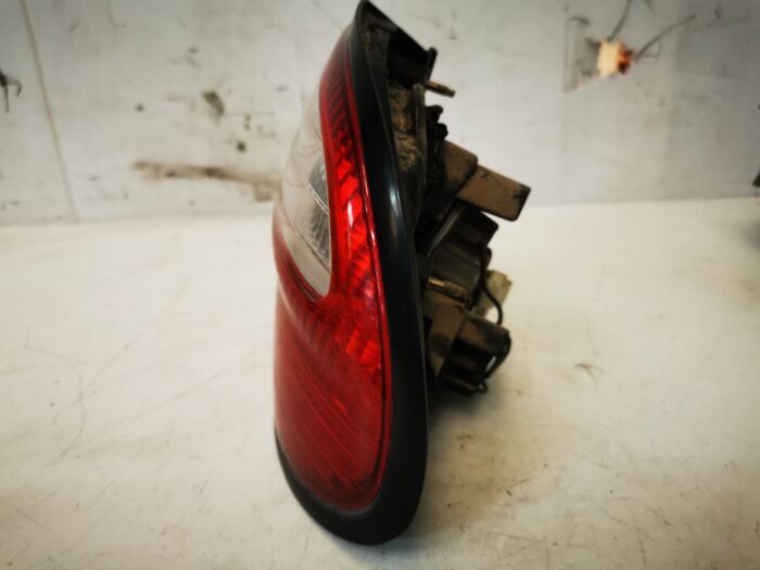 piloto trasero derecho Nissan Almera N15 Sedán con portalámparas