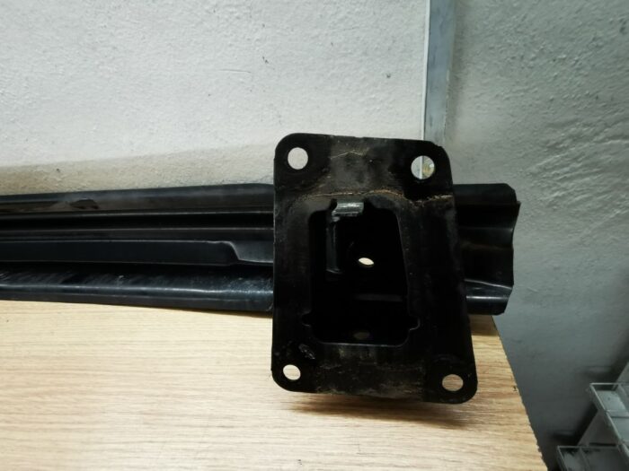 Traviesa paragolpes trasero Volkswagen Passat B6