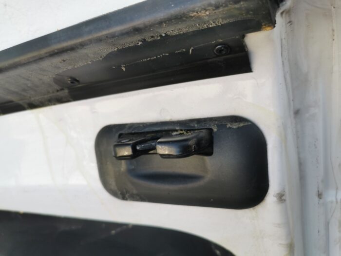 Puerta trasera derecha Citroën Berlingo blanca