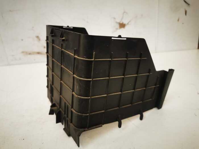 Tapa lateral caja batería Volkswagen Passat B6