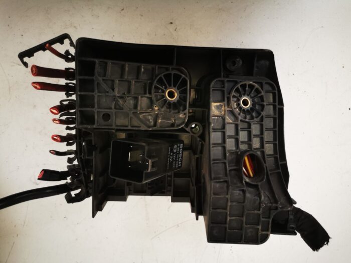 Caja de relés fusibles Volkswagen Passat B6 2007