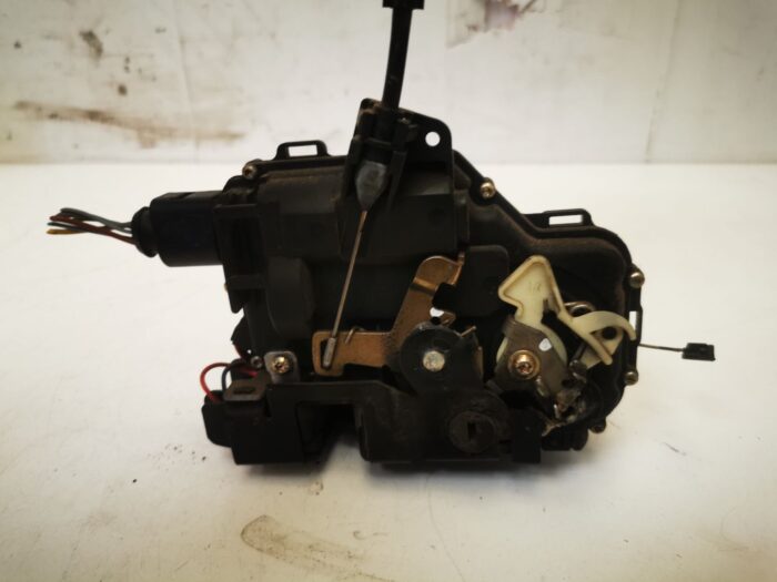 Cerradura trasera derecha Skoda Octavia I 2001 con cable