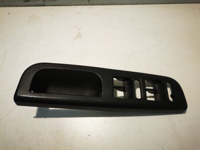 Moldura botonera elevalunas eléctricos delantero izquierdo Skoda Octavia I 2001