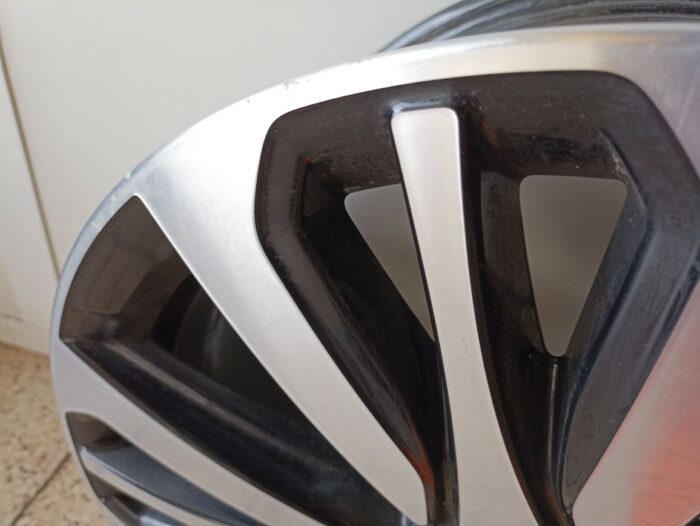 Llanta original Renault Espace V 19' 5 tornillos con toques