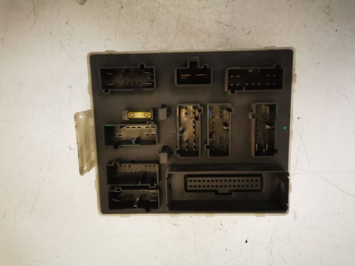 Caja fusibles interior Ford Focus I