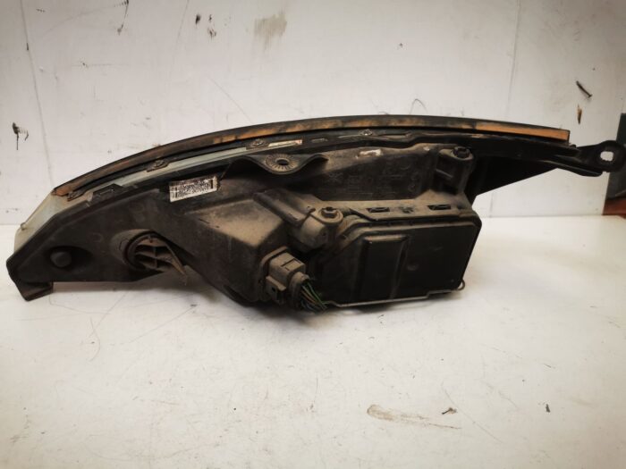 Faro delantero derecho completo Ford Focus I con portalámparas