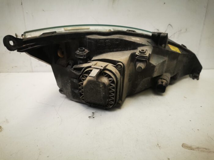 Faro delantero izquierdo Ford Focus I 99 con portalámparas