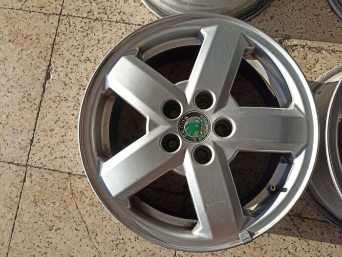 Llanta aluminio R15 Skoda 5 tornillos