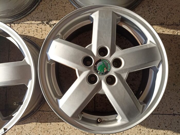 Llanta aluminio R15 Skoda 5 tornillos