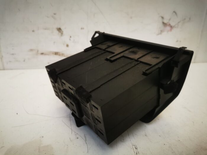 Caja guarda cassettes consola central Seat Ibiza II 6K