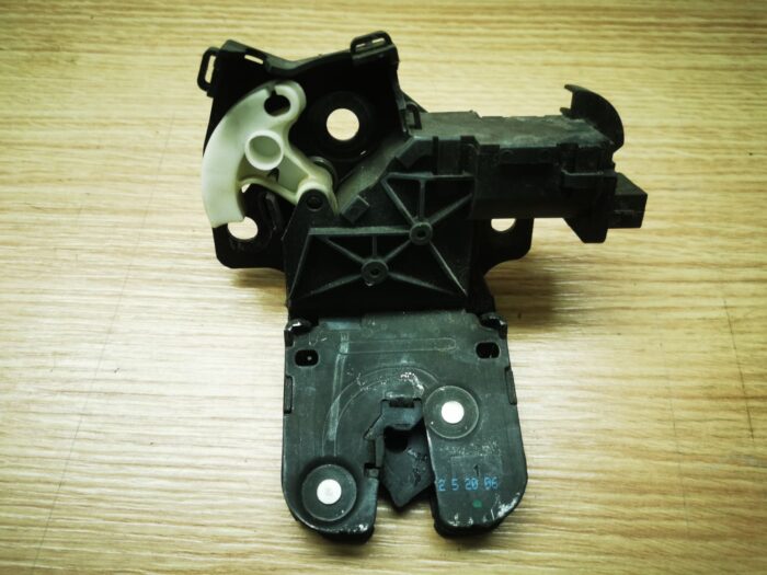 Cerradura maletero Audi A3 A4 A6