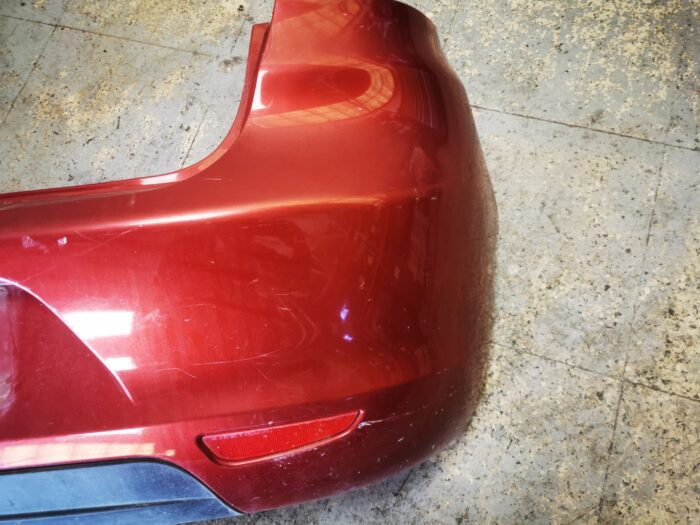 Paragolpes trasero Seat Ibiza III granate con spoiler inferior y luces matrícula