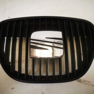 Rejilla delantera con emblema Seat Ibiza III 6L
