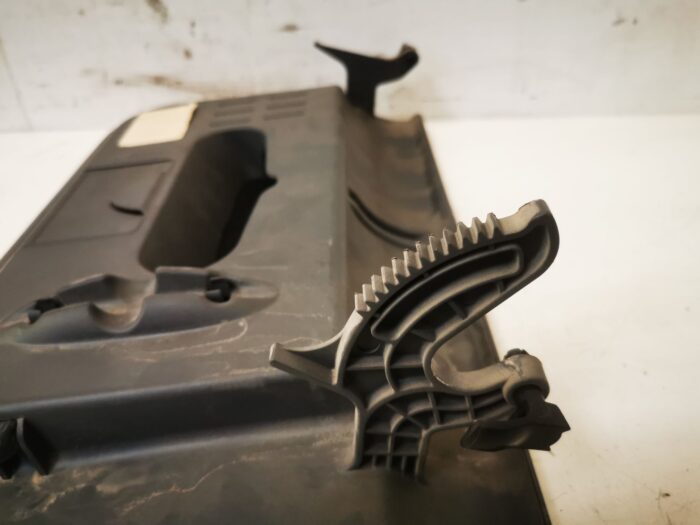 Tapa guantera Seat Ibiza III 6L gris