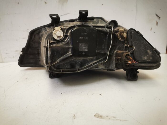 Faro delantero derecho Seat Ibiza III 6L con portalámparas