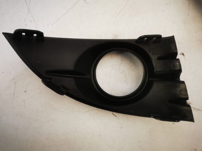 Moldura embellecedor faro antiniebla delantero izquierdo Renault Scenic III