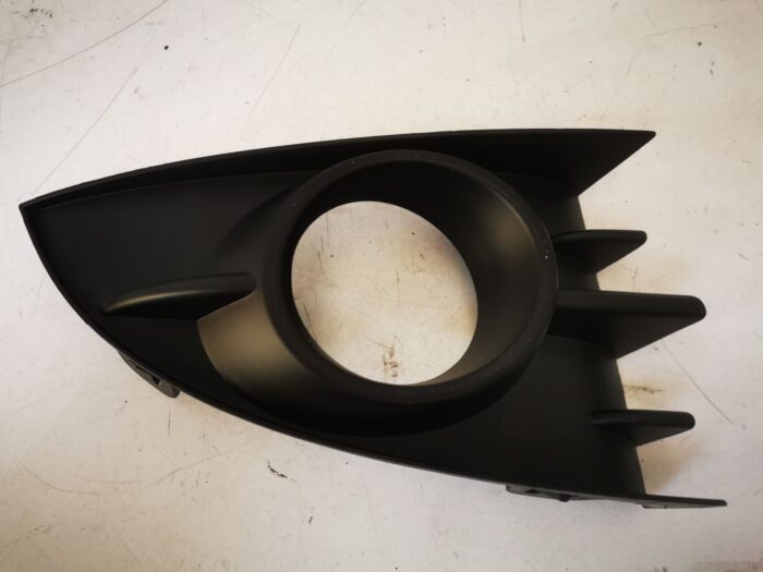 Moldura embellecedor faro antiniebla delantero derecho Renault Scenic III