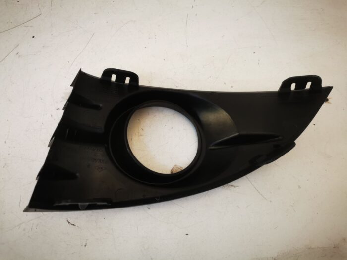 Moldura embellecedor faro antiniebla delantero derecho Renault Scenic III