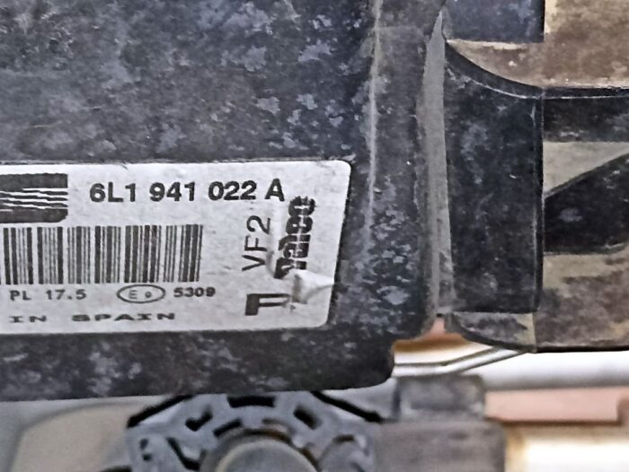 Faro delantero derecho Seat Ibiza III 6L