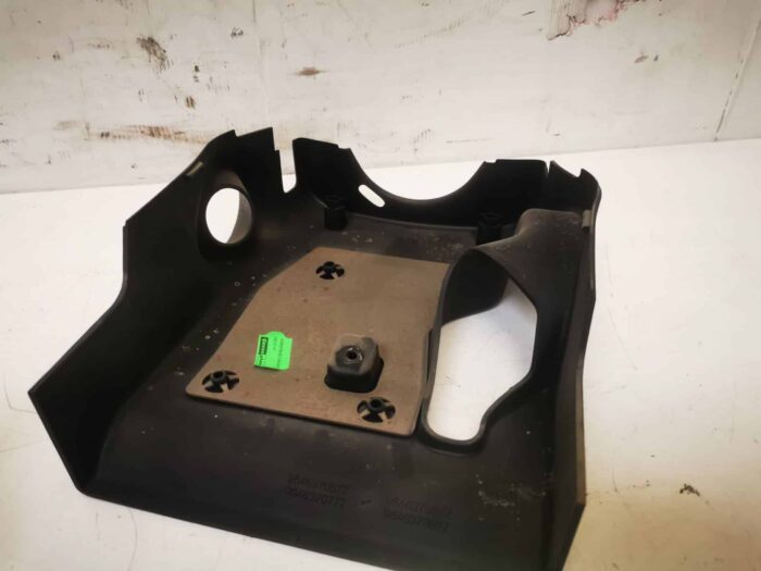 Tapa inferior columna de dirección Citroën Xsara N1