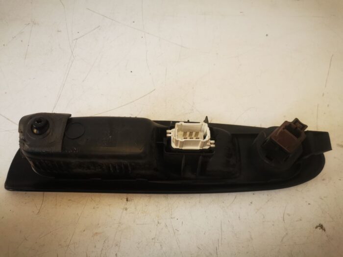 Mando elevalunas delantero derecho Renault Clio II con moldura y anulación airbag