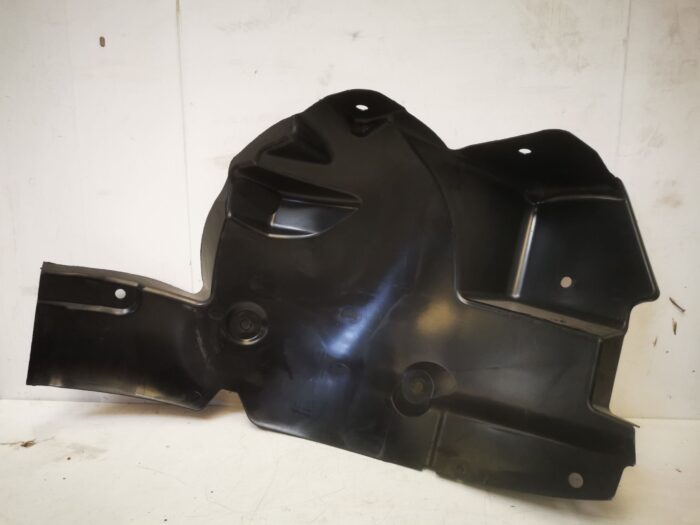 Guardabarros paso de rueda delantero derecho Renault master III