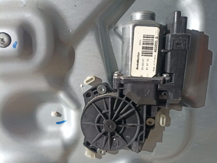 Elevalunas delantero izquierdo con motor Kia Ceed 2007 5 puertas