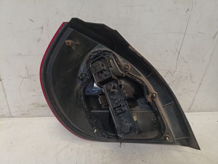 Piloto trasero derecho Nissan Almera II N16 con portalámparas