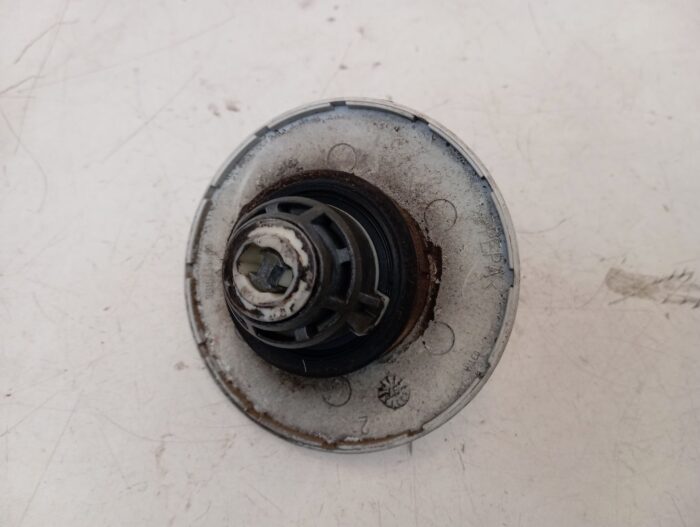 Tapa combustible Peugeot 106 1997 con llave