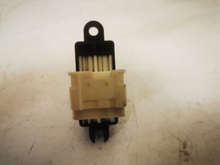 Botón elevalunas eléctrico delantero derecho Nissan Almera II N16 2001