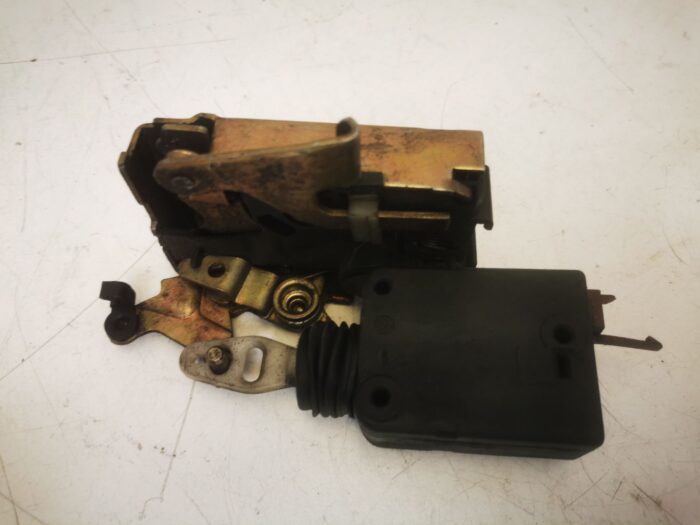 Cerradura trasera izquierda Peugeot 106 1997