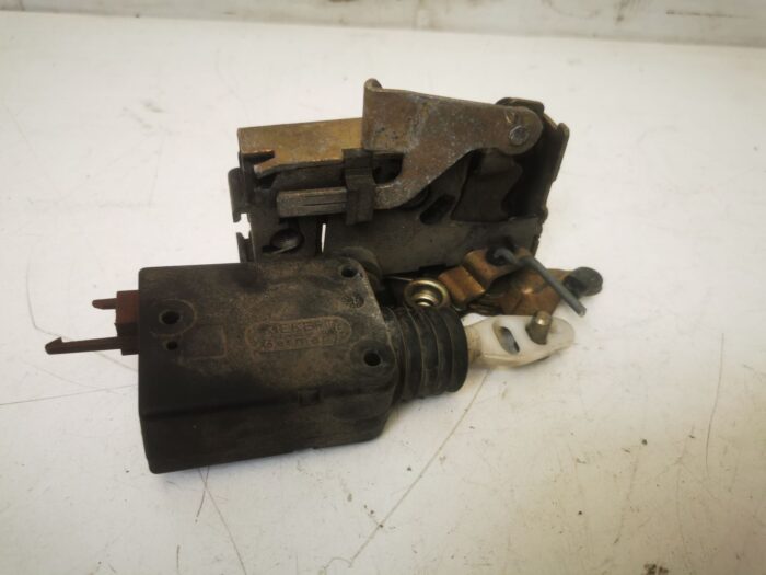 Cerradura trasera derecha Peugeot 106 1997