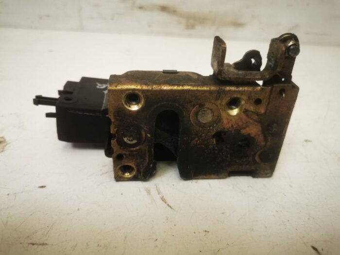 Cerradura delantera izquierda Peugeot 106 1997