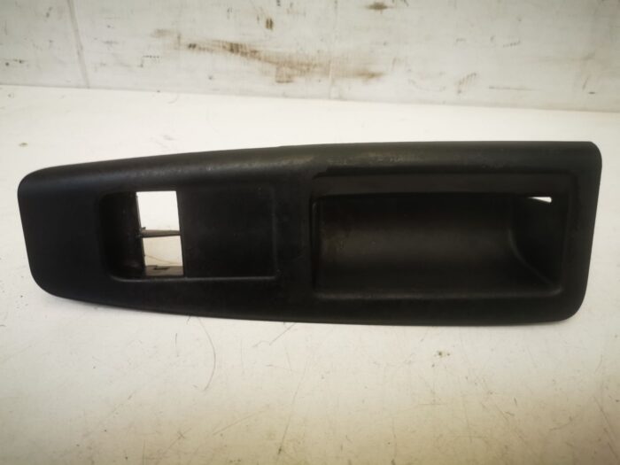 Moldura asidero delantero izquierda VW Polo 9N